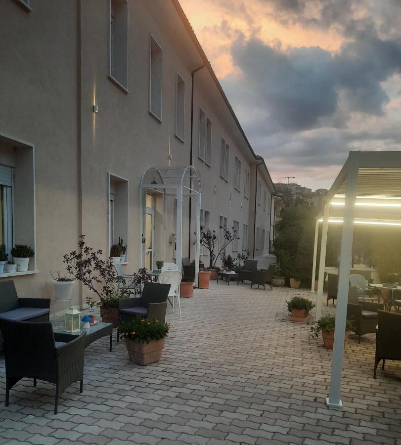 Hotel Porta Rivera LʼAquila Esterno foto