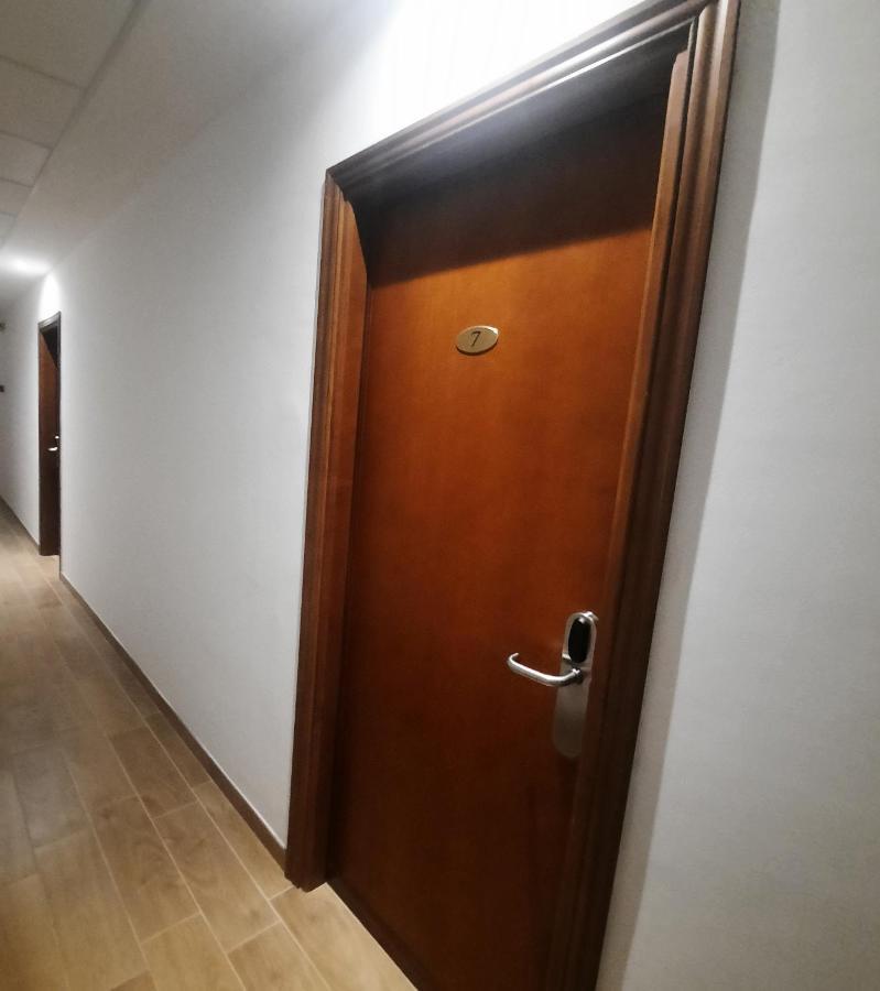 Hotel Porta Rivera LʼAquila Esterno foto