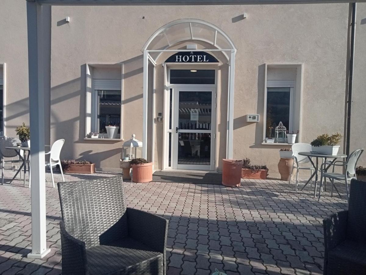 Hotel Porta Rivera LʼAquila Esterno foto