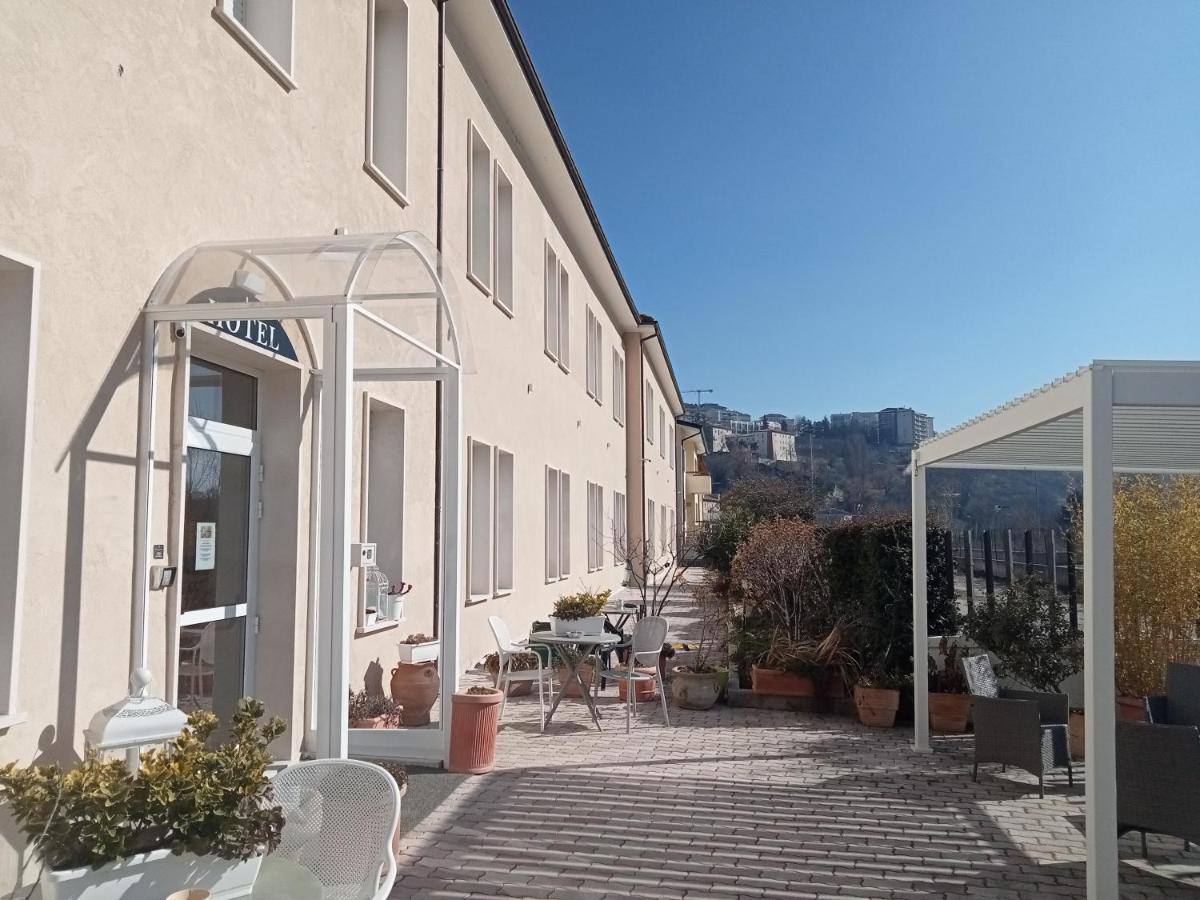 Hotel Porta Rivera LʼAquila Esterno foto