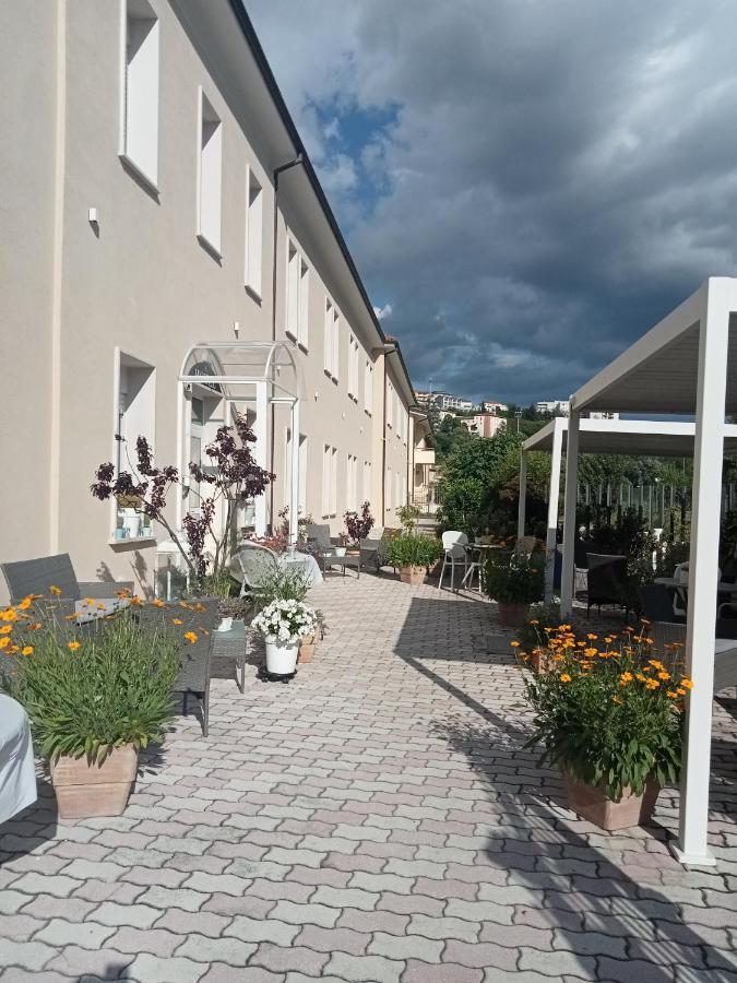 Hotel Porta Rivera LʼAquila Esterno foto