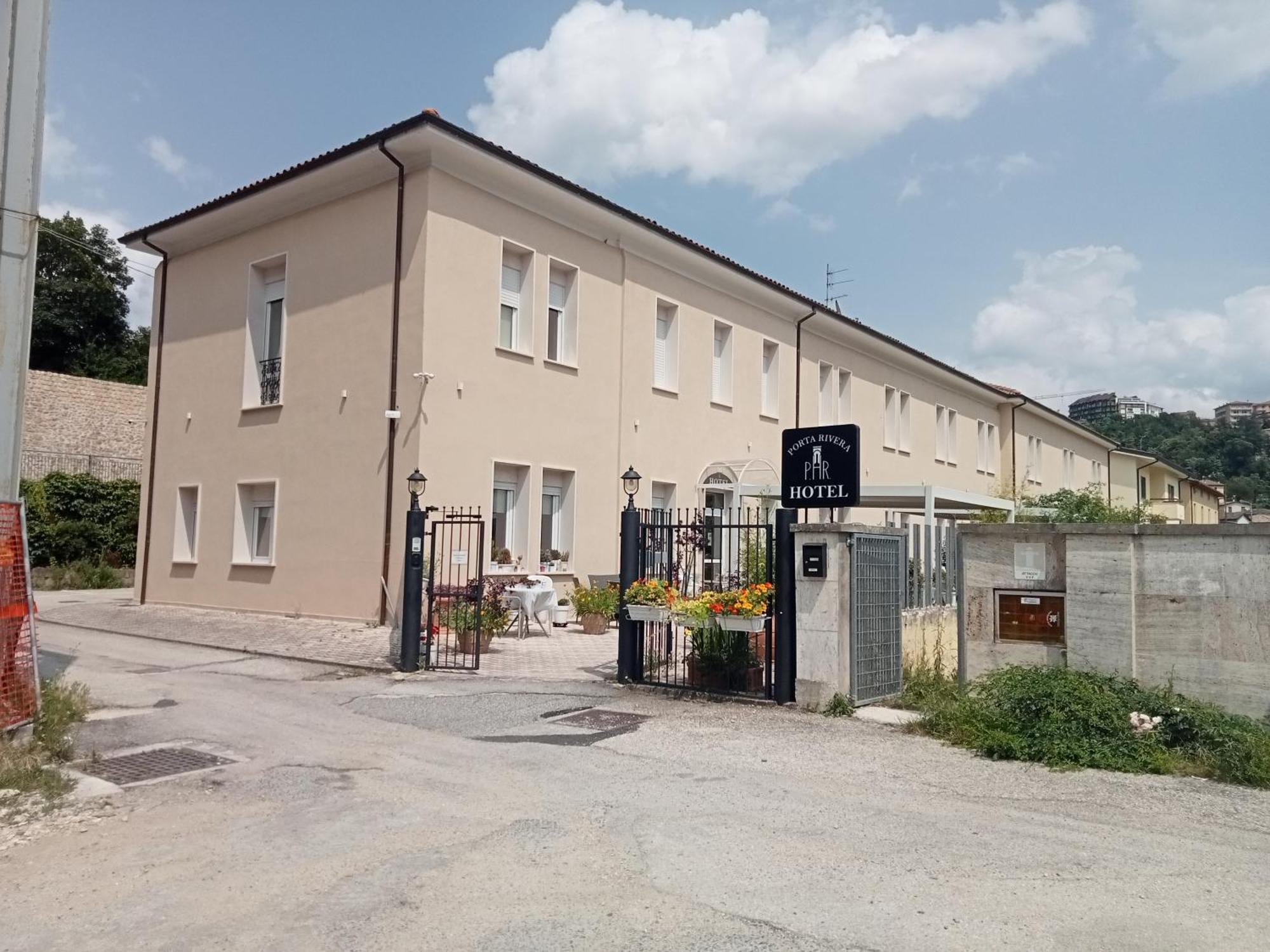 Hotel Porta Rivera LʼAquila Esterno foto